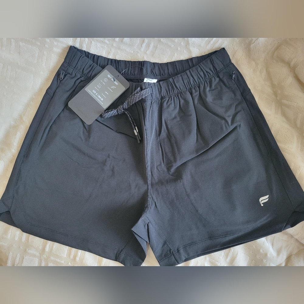 Men's Fabletics The Ones 5 inch shorts. Size Small